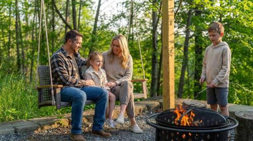 Wolf Laurel House | 7 Min From Hatley Pointe Views HotTub Fire Pit