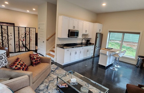 Kenilworth House | 850 Sq Ft Modern Furnished Studio - Lives Like 1BR - Downtown Asheville