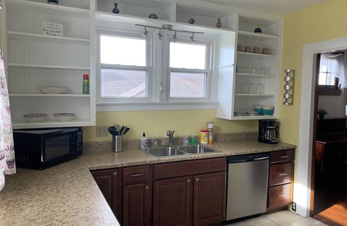 Norwood House | A#2 Executive 2BRApartment Prime Location City Skyline View of Downtown