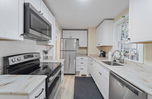 Bolivar House | A 3-bedroom house just a 20-minute walk from historic Harpers Ferry.