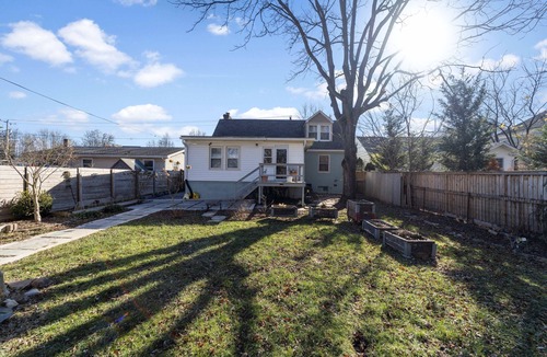Bolivar House | A 3-bedroom house just a 20-minute walk from historic Harpers Ferry.