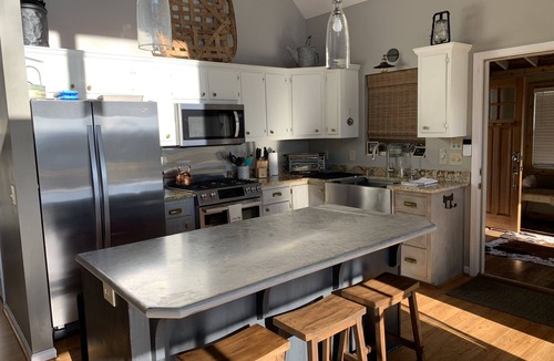 Fleetwood House | A Chic Mountain Retreat! 30 Minutes from Appalachian State!
