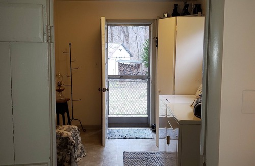Fort Loudon Cottage | A Cottage in Woods Near Skiing, Lake, and Historical Sites