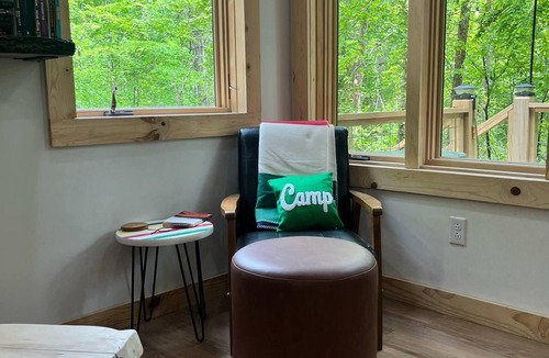 Campton Cabin | A Cozy Retreat in the Woods