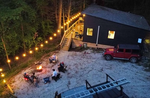 Campton Cabin | A Cozy Retreat in the Woods