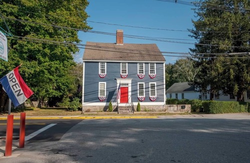 Stonington Apartment | A Mystic Stay as Sweet as Apple Pie!