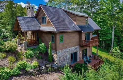 Tynecastle House | A Tree Top Mountain Home - Views, Game Room, Pet Friendly