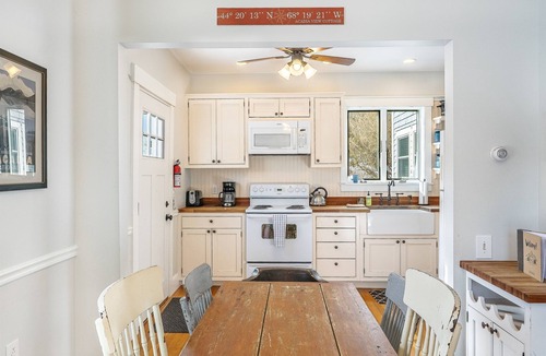 Hall Quarry House | Acadia Mtn View|Updated 1880s Home |Pets |Fire Pit