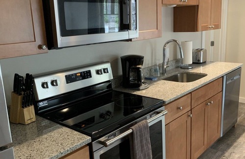 Southwest Harbor Apartment | Acadia Quiet side Studio. Modern feel in the quaint Maine woods. Full kitchen.