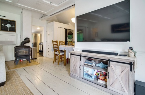 Centerville Cottage | Access to Centerville's Resident Beaches! Cozy Gem