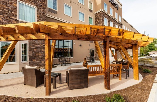 Farragut Apartment | Accessible 1BR Suite w/Daily Breakfast + Pool