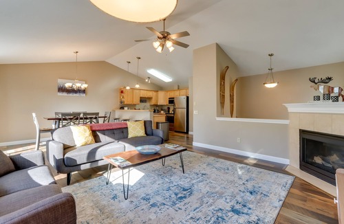Sand Lake House | Accommodating Anchorage Abode < 1 Mi to Jewel Lake