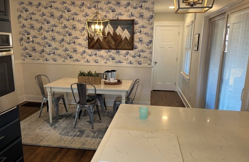 Woodfin House | Adorable Cozy Mountain Home. 3-bedroom house in wonderful Woodfin with AC, WiFi.