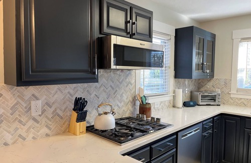 Woodfin House | Adorable Cozy Mountain Home. 3-bedroom house in wonderful Woodfin with AC, WiFi.