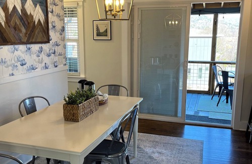 Woodfin House | Adorable Cozy Mountain Home. 3-bedroom house in wonderful Woodfin with AC, WiFi.