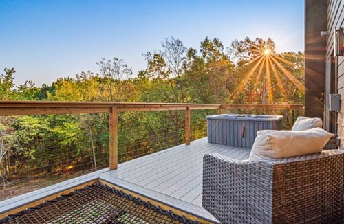 Omaha Cabin | Adults-Only A-Frame | Hot Tub + Steam Shower