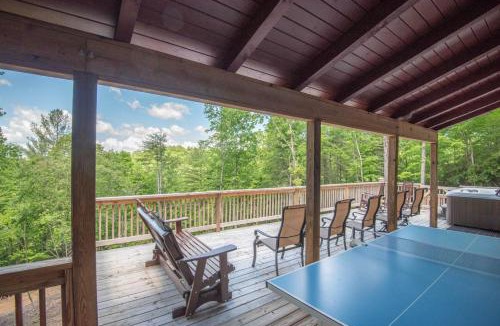 Jefferson House | Adventure Cabin! Fire Pit, State Park, Fishing, Mtn Views, Hot Tub, WiFi