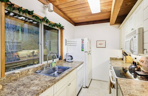Olga Cabin | Adventure cabin on the water, perfect for wildlife viewing