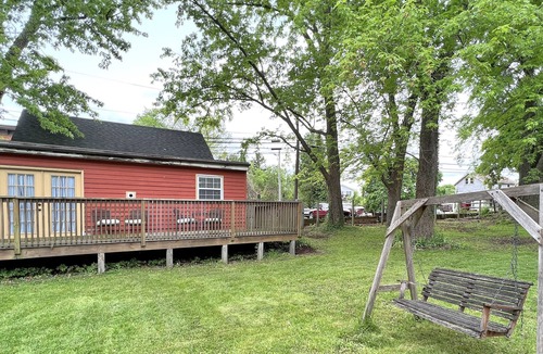 Bolivar Cottage | Affordable comfy cottage. Pet-friendly!
