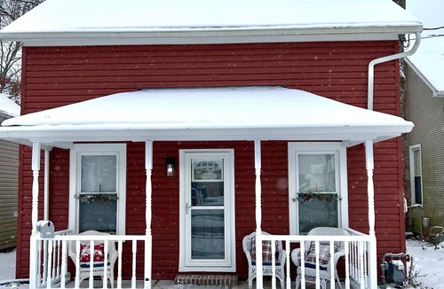 Williamsburg House | AFORDABLE & CHARMING HOME - Enjoy Urban Life & Nature! Hike, Bike, Shop & Dine!