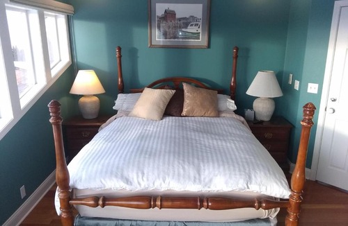 Mid-Hillside Bed & Breakfast | Alaska Sundance Retreat Bed & Breakfast