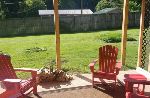 Stanton House | All Newly remodeled- stylish luxury nestled in rural neighborhood - Forest View