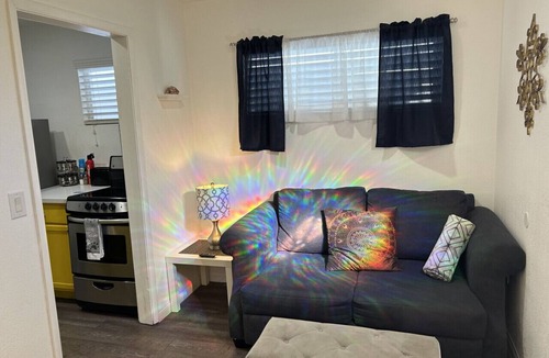 Downtown Las Vegas House | Alluring #A 1 Queen by Fremont St Pets pay