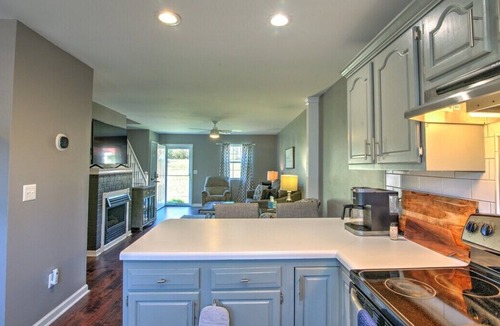 Johnson City House | Alluring oasis in the Pebble Creek Condominiums community, just a few steps away from ETSU.