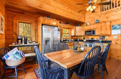 Lansing Cabin | Alpen Rose in Lansing, NC: Cozy 3-bedroom cabin retreat, perfect for 8!