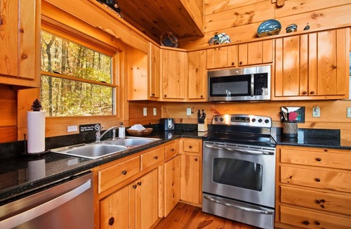 Lansing Cabin | Alpen Rose in Lansing, NC: Cozy 3-bedroom cabin retreat, perfect for 8!