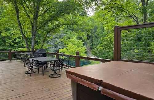 Seymour Cabin | Alpine Acres is the place to be!