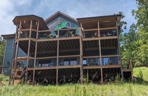 Mill Spring Apartment | Amazing Lake Adger Getaway Spring Is On The Way! Kayaker and Boater Everyday.