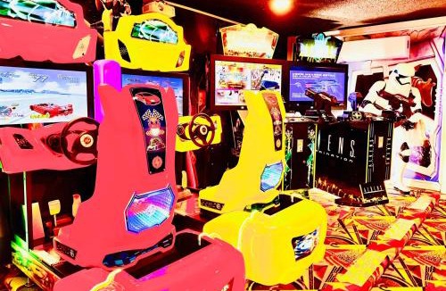 Clear Creek House | Amazing Star Wars Villa - Theater, Arcade, Heated Pool, 3Kings, 5BR Near Disney