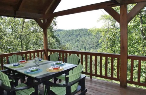 Stanton Cabin | Amazing Views! Hot Tub! Minutes from the Gorge!