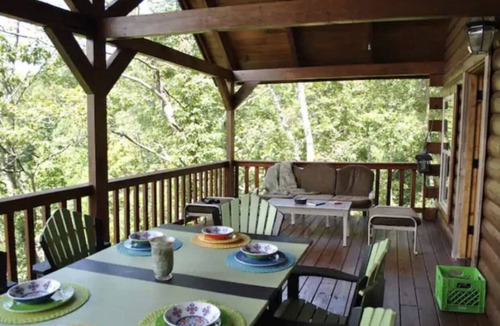 Stanton Cabin | Amazing Views! Hot Tub! Minutes from the Gorge!