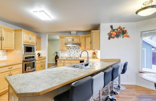 Bayshore - Klatt Cottage | Anchorage Home ~ 8 Mi to Downtown!