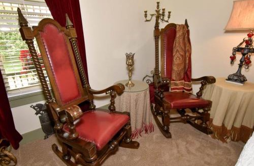 Jonesborough House | Angeline's Room at The Historic Eureka Inn and Event Center