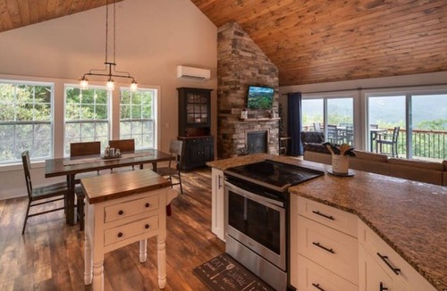 Beech Mountain Ski Chalet | Angels Overlook Chalet and Winter Holiday Ski Haus