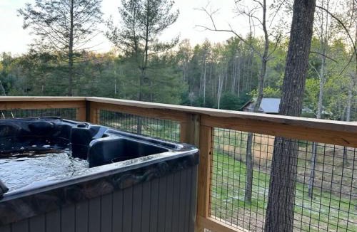 Campton House | Antler Ridge Retreat - Secluded Hot Tub Cabin - Pond and Game Room