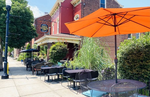 Bellevue Apartment | Apartment over Three Spirits Tavern! Historic District, 1+mile to Cincinnati!