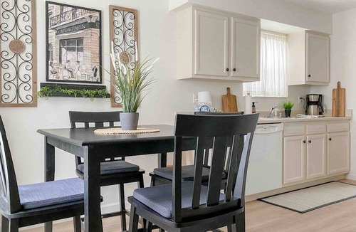 Dry Ridge Apartment | Ark Encounter! Clean, Comfortable & Convenient 2 King Beds! 5 Star Property.