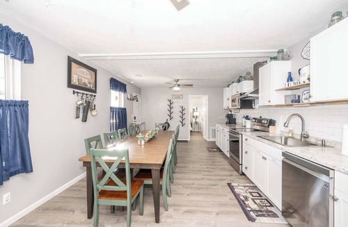 Williamstown Condo | Arkstone Retreat 3- Only 4 minutes to the Ark!