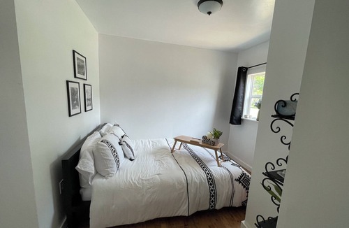 Jonesborough Other | Artsy Farmhouse Retreat TN countryside near Jonesborough - pet friendly