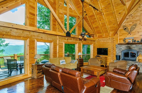 Asheville Cabin | Asheville Lodge- Sleeps 11-21 With Hot Tub!