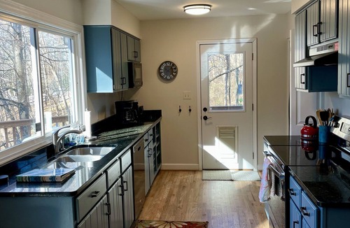 Asheville House | Asheville's Best Mountain Retreat-5 mile. Downtown! Pet Friendly,Nice Spa & Deck