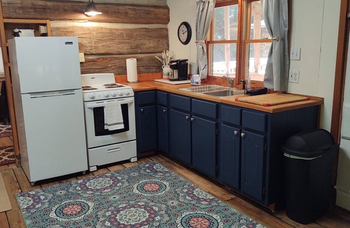 Rutherfordton Cabin | Authentic log cabin nestled in the woods by creek
