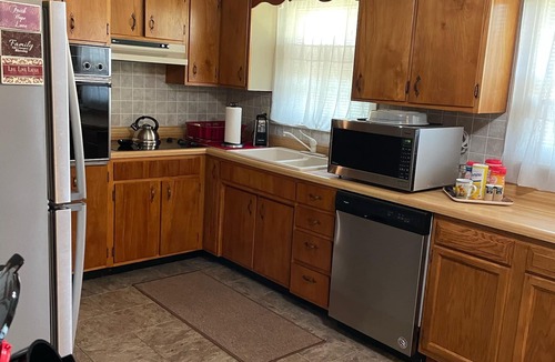 Dandridge House | Autumn BreezeCountry Home-near to all area attractions amusements & adventures!