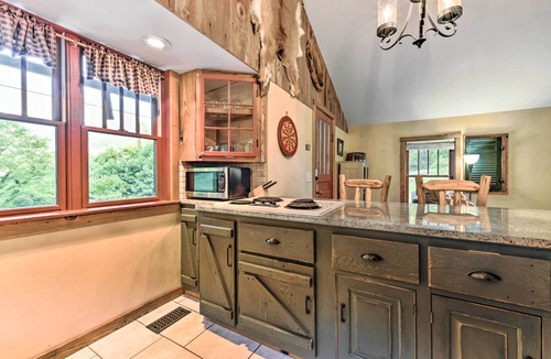 Clyde Apartment | 'Baby Bear' Clyde Cabin on Mountain Farm!
