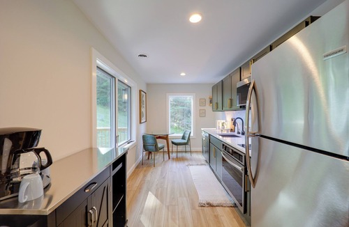 Bakersville Cottage | Bakersville Sanctuary w/Stunning Scenery, Hot Tub