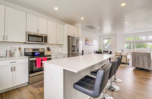 Monroe House | Balcony & Mtn Views! Newly Built Getaway in Monroe